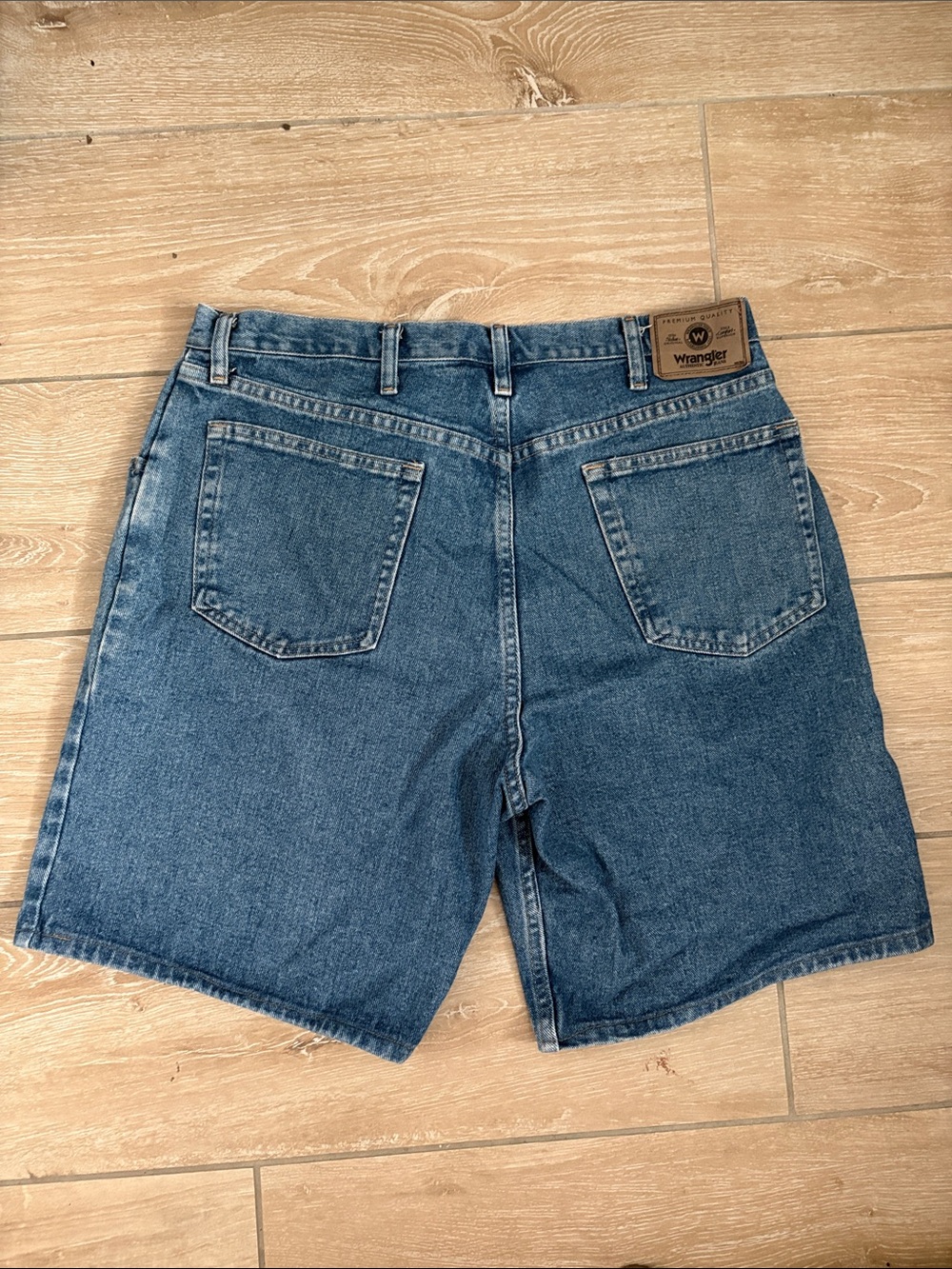 Wrangler Men's Medium Wash Denim Shorts - Classic Back Pocket Style